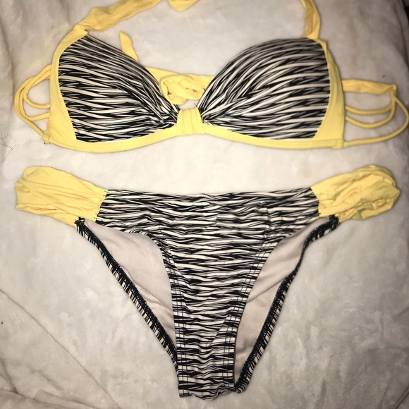 Bikini - Picture 2 of 2